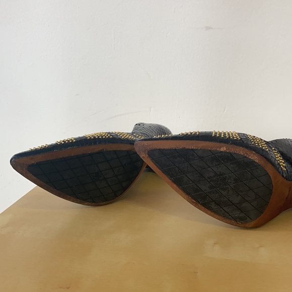 Donald J Pliner black & gold snakeskin pumps, 7.5 - Picture 5 of 7